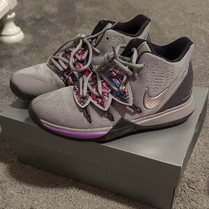 Nike Kyrie 5 Kids Basketball Sneakers